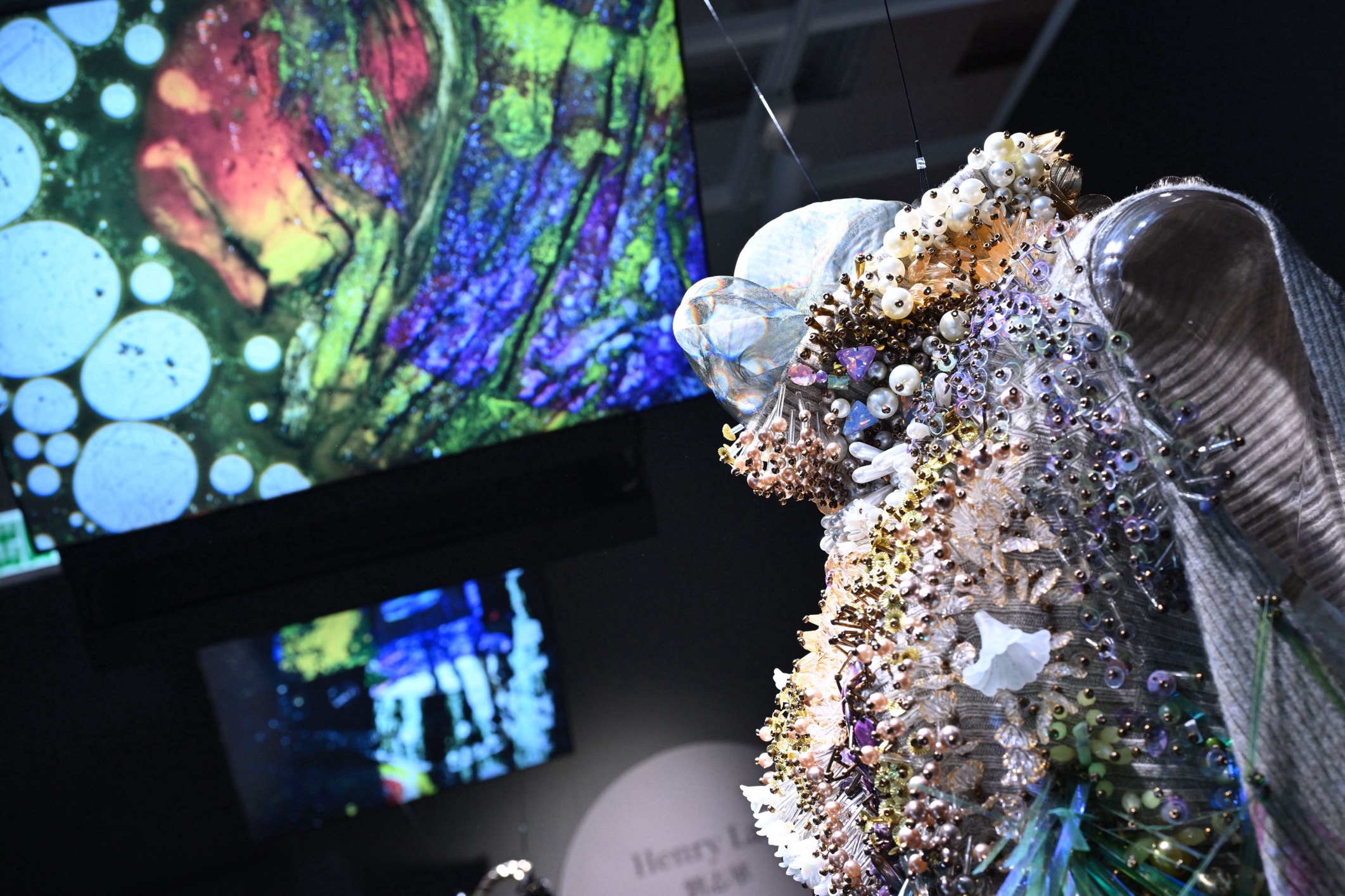 「深海呼吸」手工立體釘珠羊毛斗篷