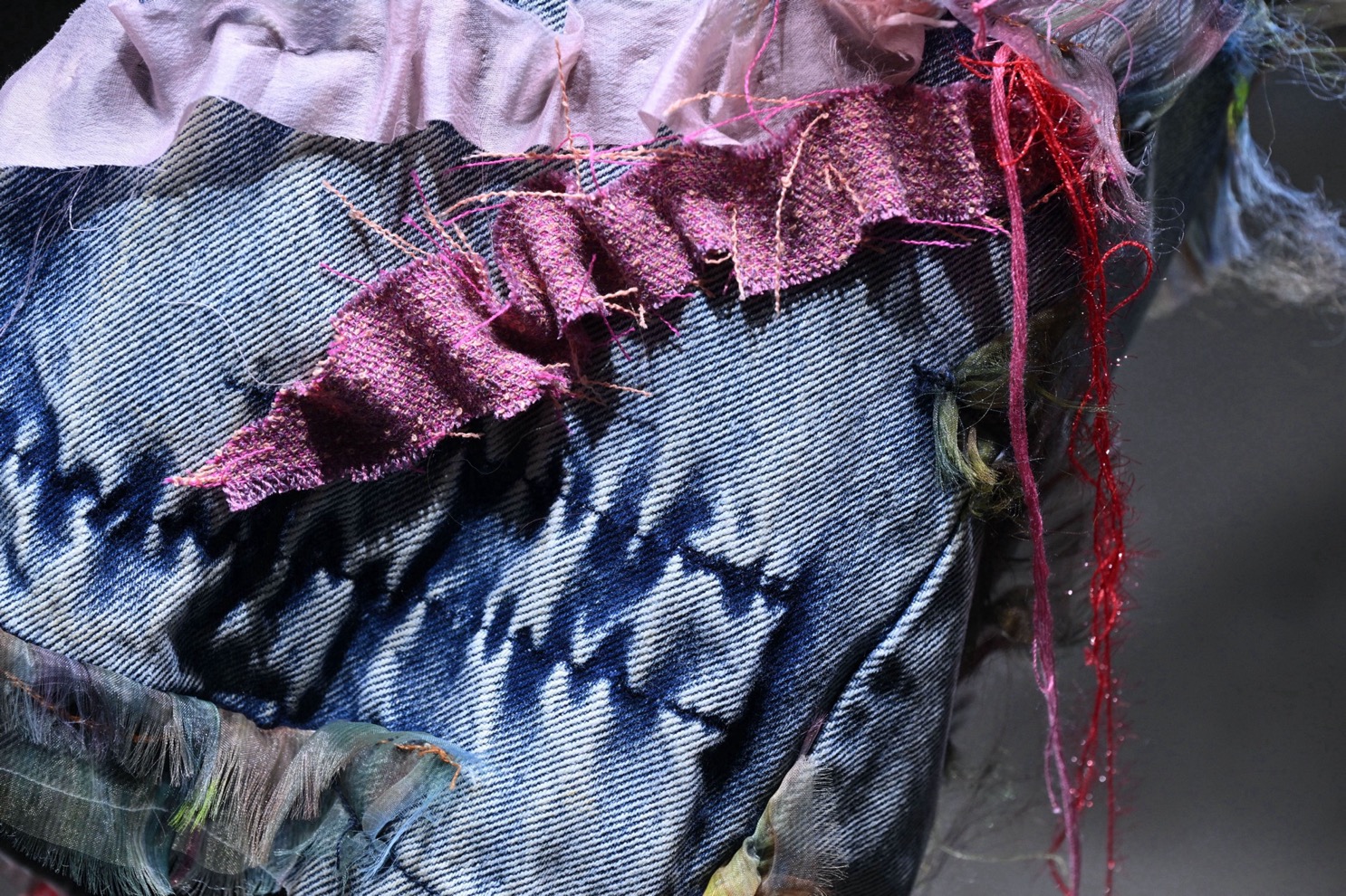 「Âme」印花毛邊牛仔褲