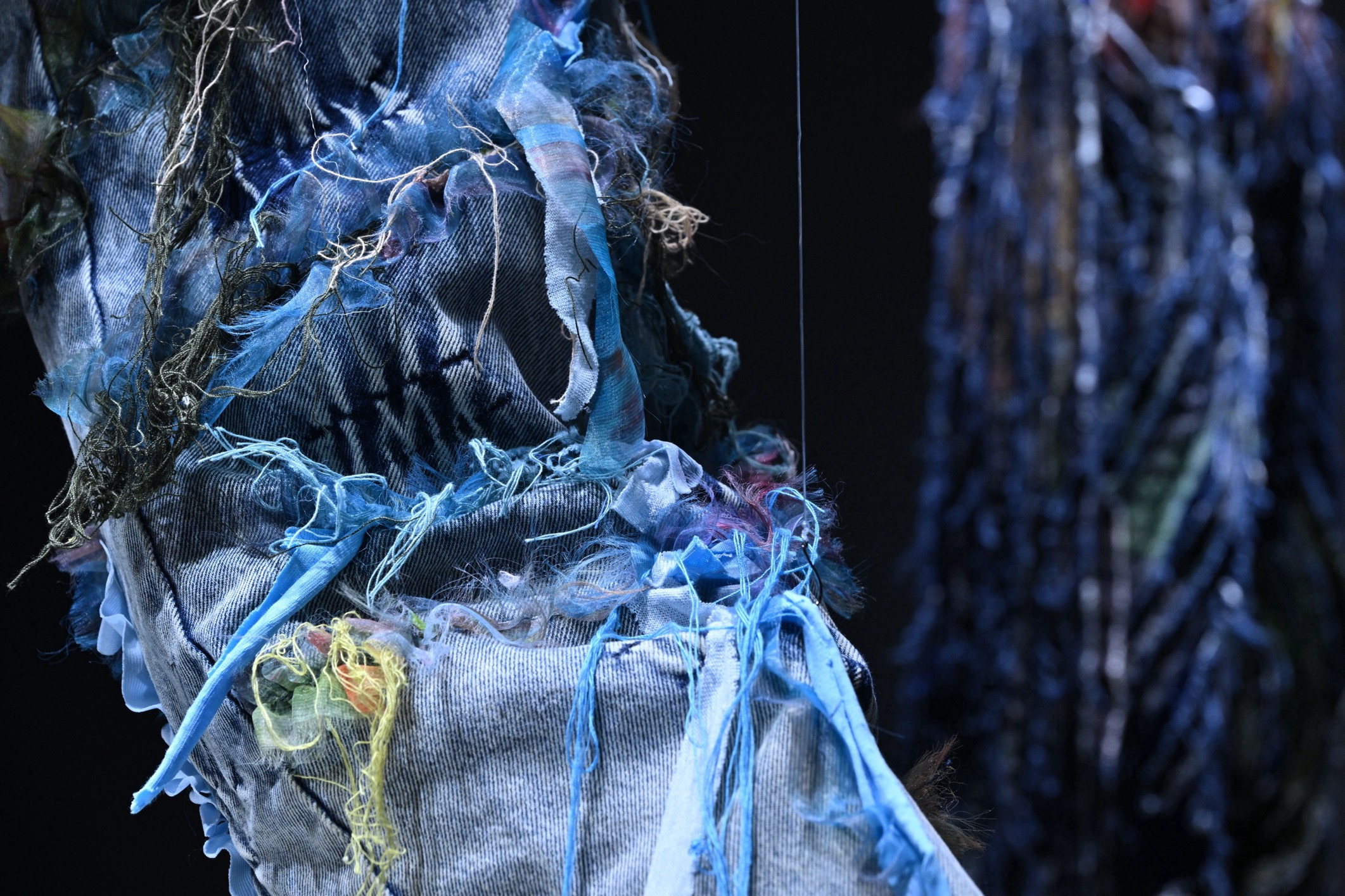 「Âme」印花毛邊牛仔褲